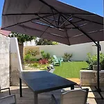 Cocon St Hilaire, Maison Familiale Au Coeur De Pensionat