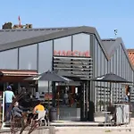 Cocon St Hilaire, Maison Familiale Au Coeur De Pensionat