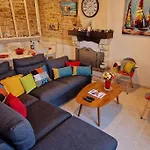 Gasthuis Cocon St Hilaire, Maison Familiale Au Coeur De