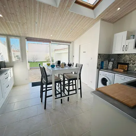 Gasthof Cocon St Hilaire, Maison Familiale Au Coeur De